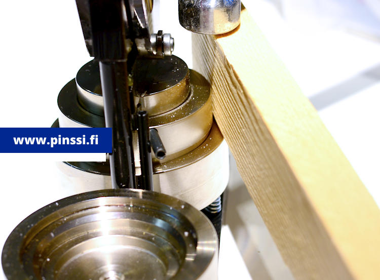 Buttonmaker is stuck, how to release