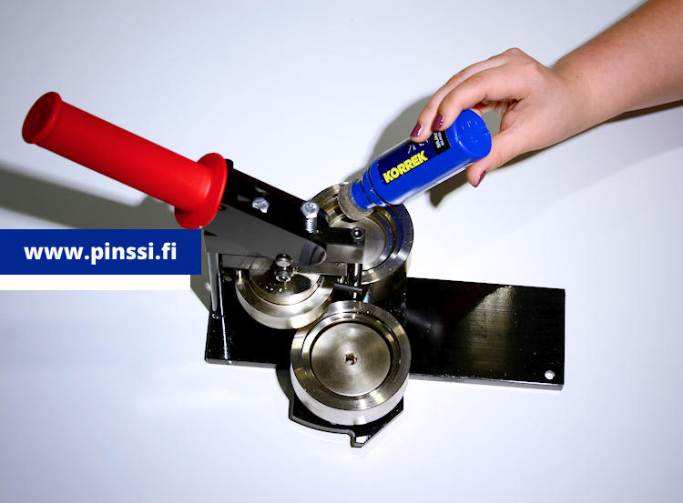 Buttonmaker is stuck, how to release