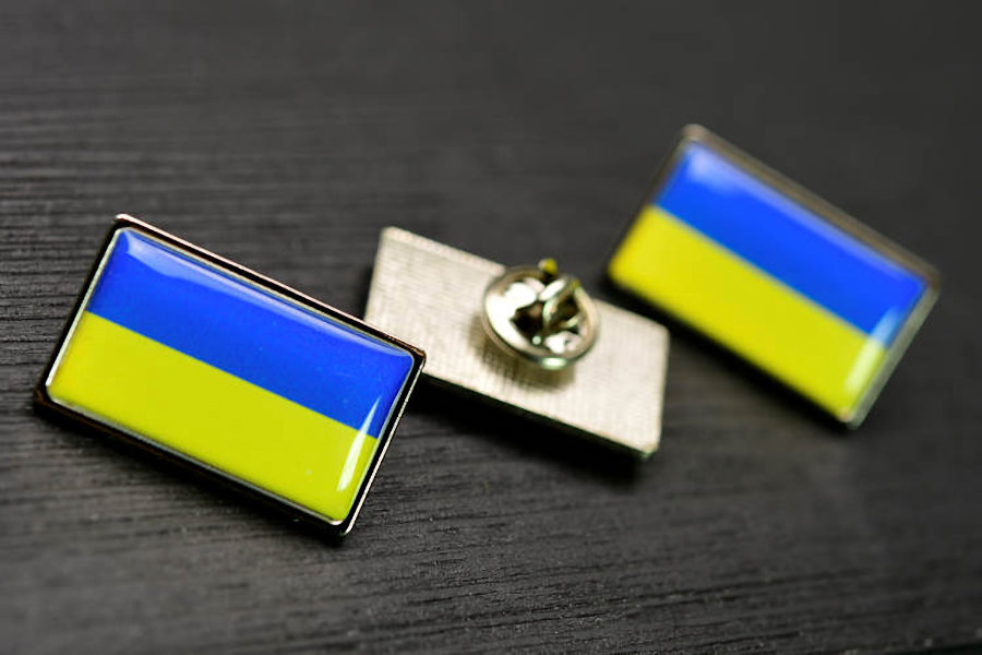 Printed doming lapel pins with express production